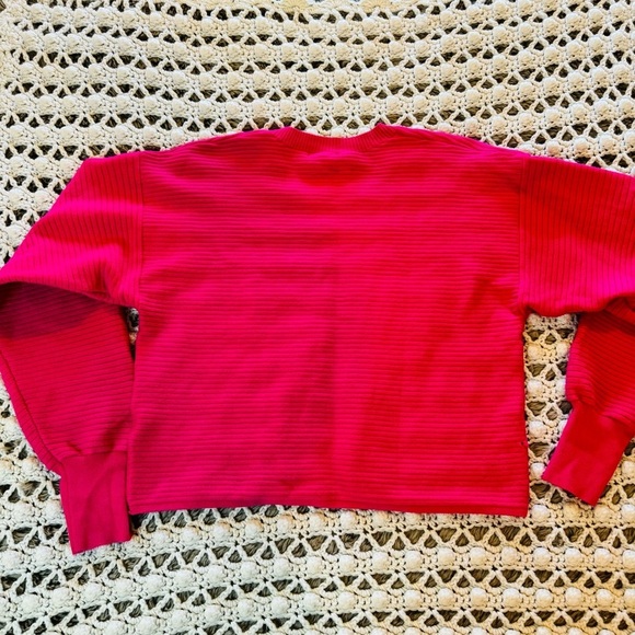 Good American Fuschia Ribbed Crewneck Oversize Sweater - Picture 7 of 9